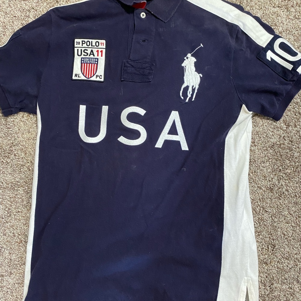 All Size Medium except for the bright striped one which is an XL. Most are Polo